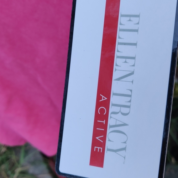 ELLEN TRACY Active women's seamless Tee - Picture 6 of 6